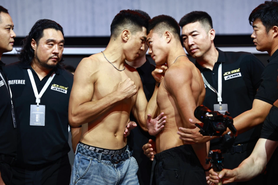 手安娜, 个月时间重, 此次对决赵