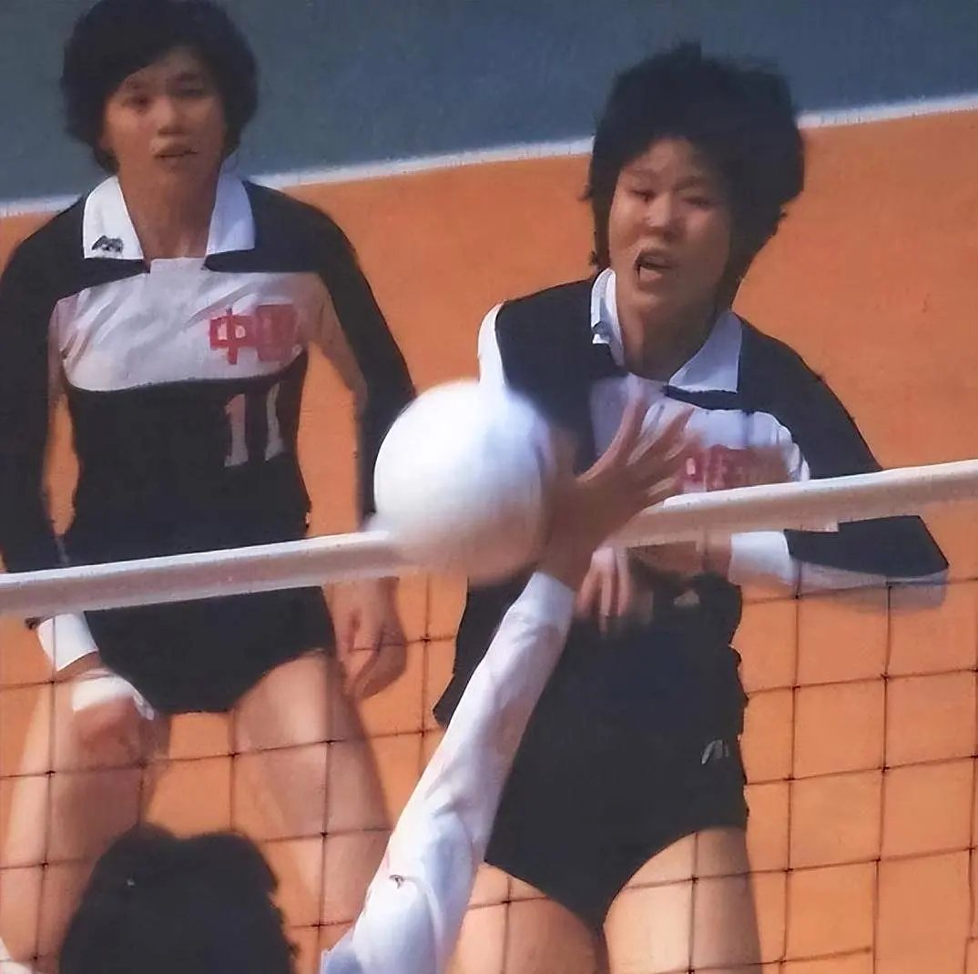 不仅跟第一, 在女排的邀, 她拒绝了国